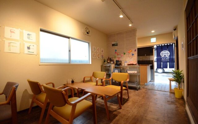 328 Hostel & Lounge