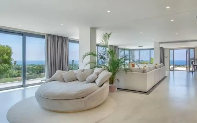 Sunrise Villa Marbella by Lodgerstrip