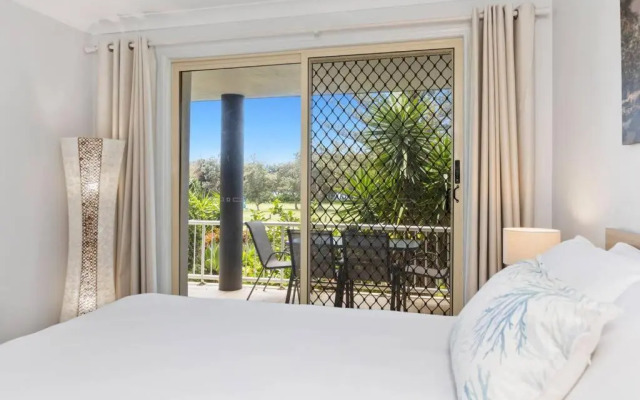 2Bed Beachfront Apartment - Holiday Management