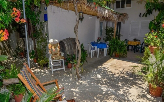 Rosa - 30m From Beach - A1