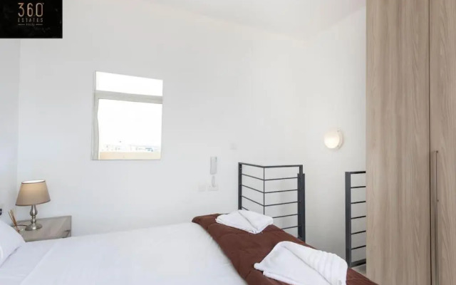 Spacious, 1BR duplex off UNI/Hospital with WIFI by 360 Estates
