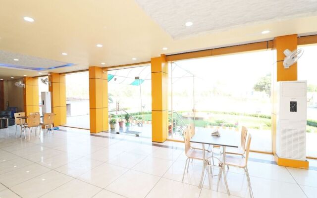 OYO 13483 Hotel Aradhya's