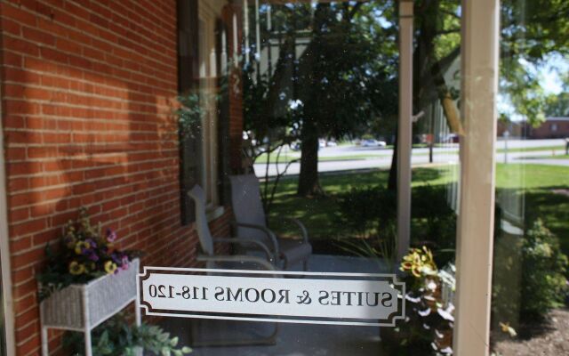 Bird In Hand Village Inn & Suites