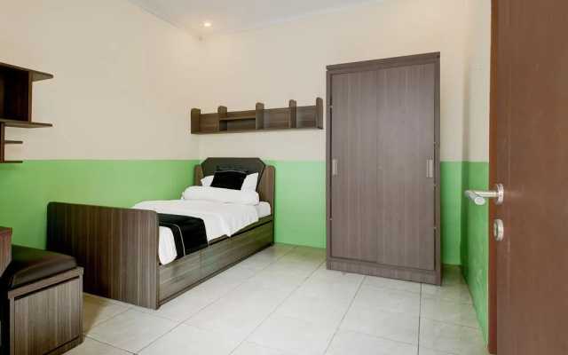 Hotel O Griya Cewang Syariah – Guest Rooms – Bekasi