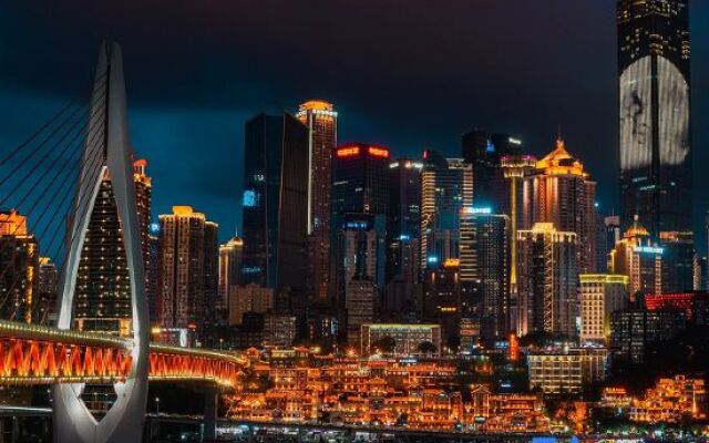 Rezen Jundun Hotel (Chongqing Jiefangbei Pedestrian Street Hong Ya Dong)