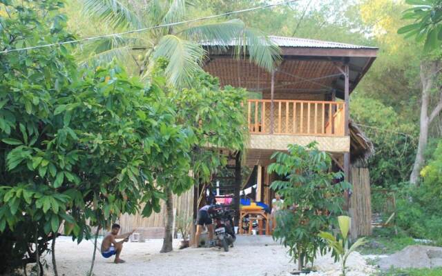 B-hol Huts - Hostel