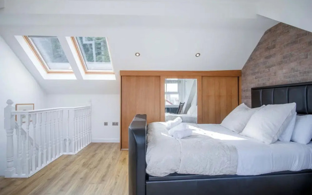 Overland Road 4 Bed House Mumbles