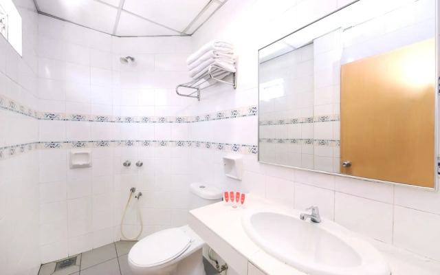 Super OYO 447 Comfort Hotel Meru