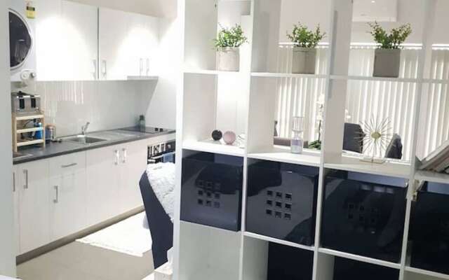 Great Location, Hip Studio, Near City