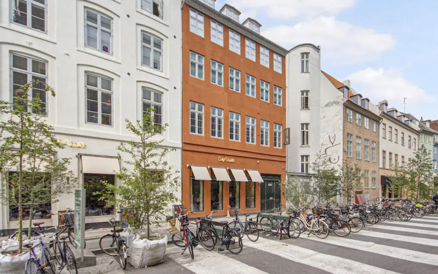 Sanders Regent - Treasured 3-bdr Apt With Terrace
