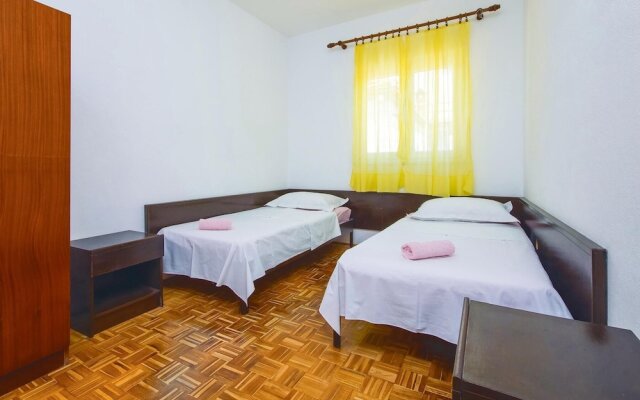 Beautiful Home in Pucisca With 3 Bedrooms and Wifi