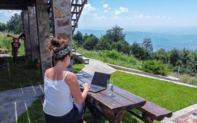 Hostgost at Čupino Sokače