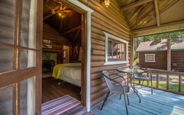 Kootenay Park Lodge