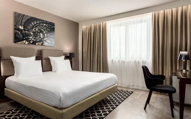 AC Porte Maillot Hotel