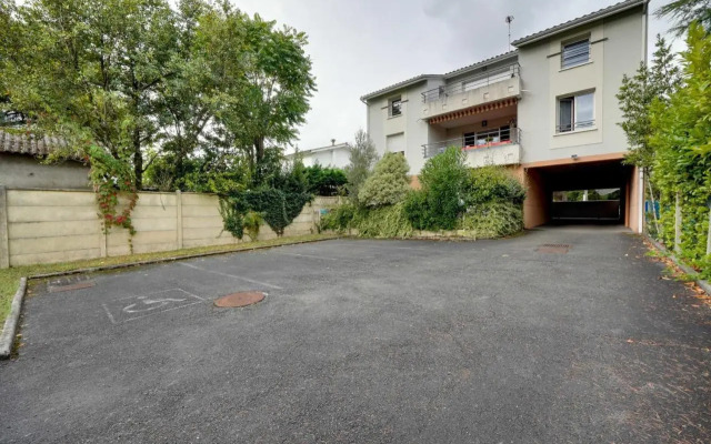 Nice apartment Mérignac with terrace and parking