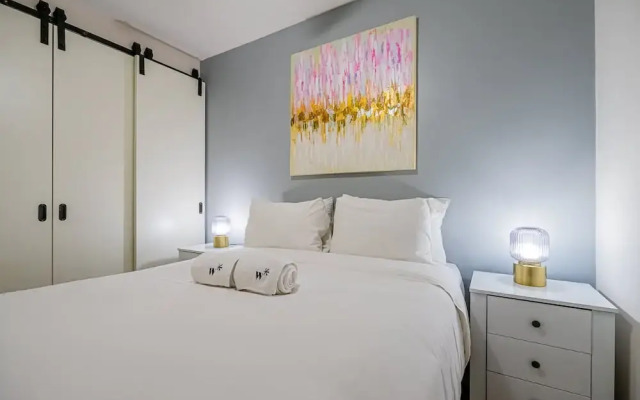 w Comfy 1BR w Perfect Balcony in Casco View