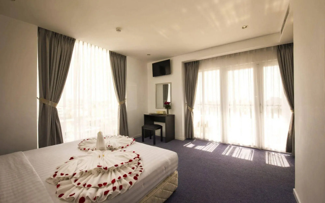 Golden Crown Hotel
