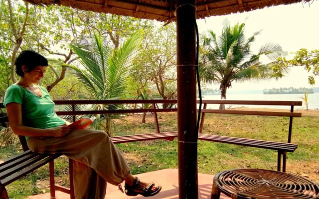 Lake n River Resort  Munroe Island