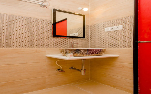 OYO 11720 Gold Coast Inn