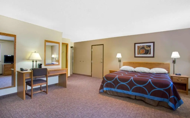 Super 8 by Wyndham Lewisburg