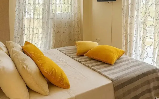 Filiatra Cozy Central Gem With Balcony