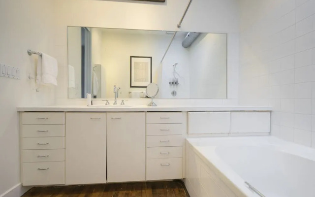 Applewood Suites - The Ossington Loft