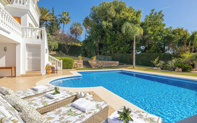 Luxury Family Escape Golf & Pool Retreat