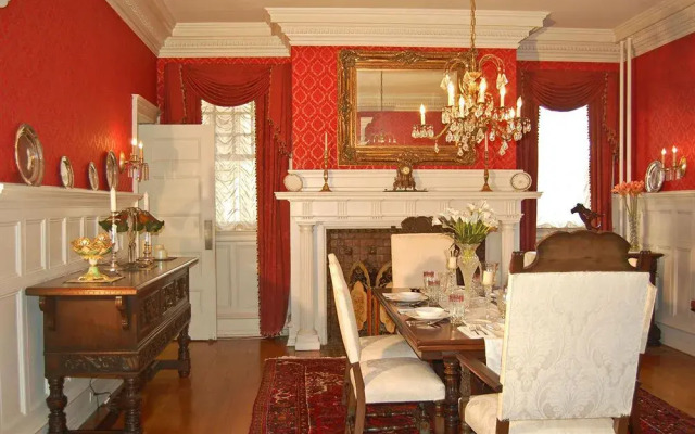 The Albanus Phillips Inn