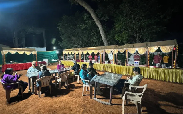 Gujarat Bhavan Hotel