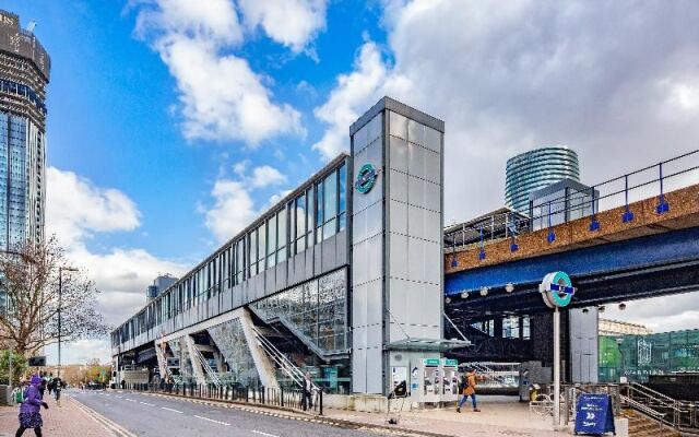 Luxurious Lanterns Court Two-Bedrooms Apartments