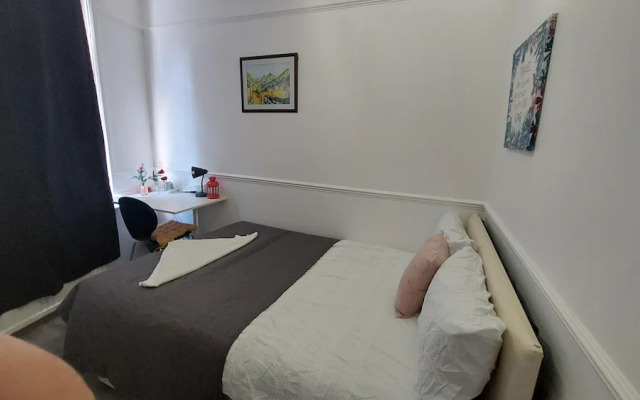 Private Rooms for 7 People With Bathroom