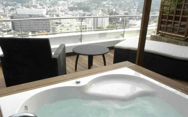 Atami Season Hotel