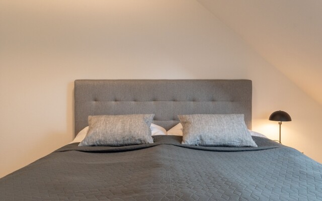 Sanders Boulevard - Cute 2-bdr Apt By the Canal