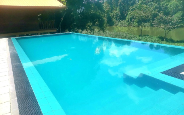 Kandy Cabana Eco Resort