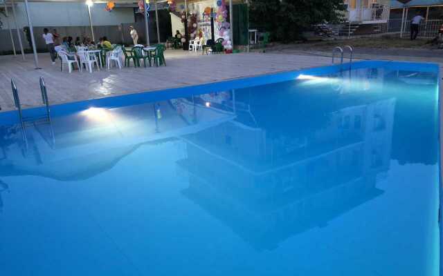 Lelux Hotel