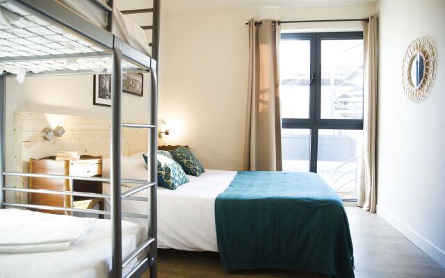 Georges Hostel & Café