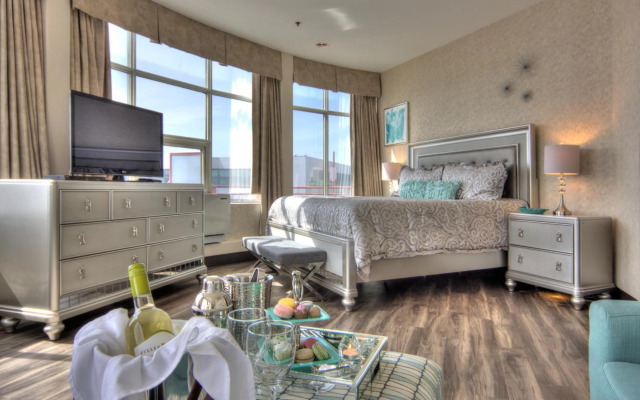 Lonsdale Quay Hotel