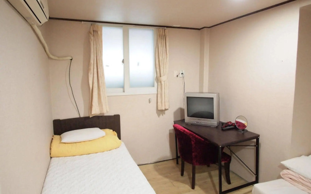 Shinchon Hostel