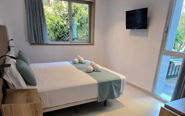 Hostal Rambla 24 by Holihome