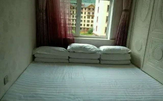 Benxi Huamu Hefu Warm Apartment