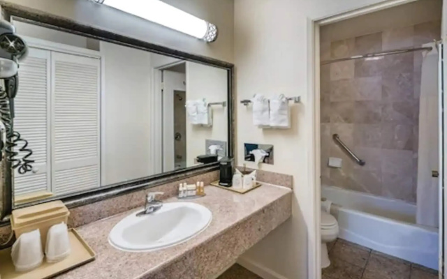 Arbor Inn Monterey