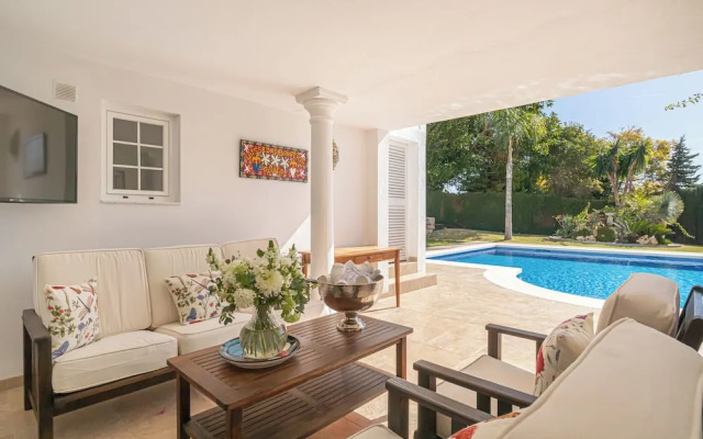 Luxury Family Escape Golf & Pool Retreat