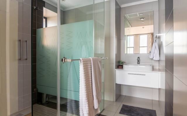 Sandton Smart Apartment Seventeen