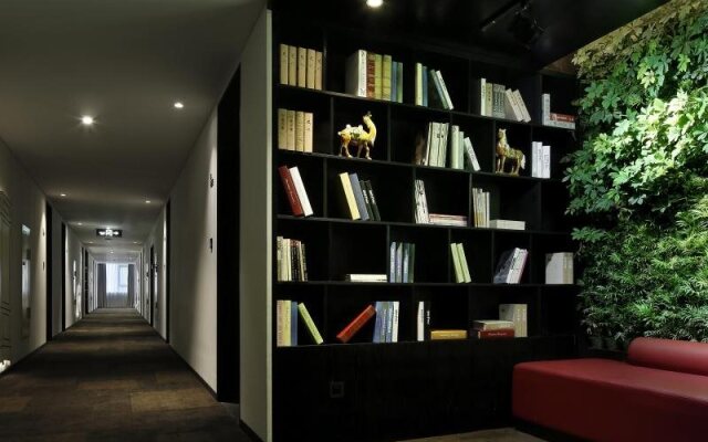 Ease House Hotel