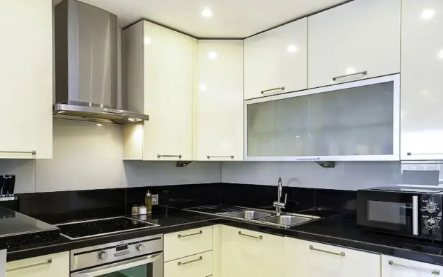 LUX  The Bonnington JLT Suite 2