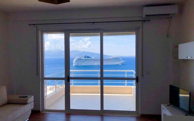 Apartment With one Bedroom in Sarandë, With Wonderful sea View and Terrace - 10 m From the Beach