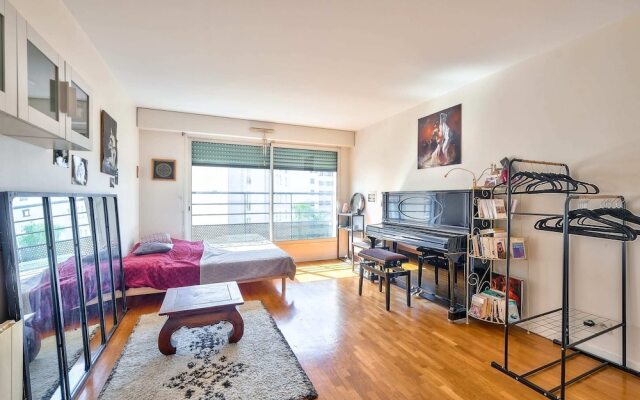 Nice 2 Room Apartment in Paris