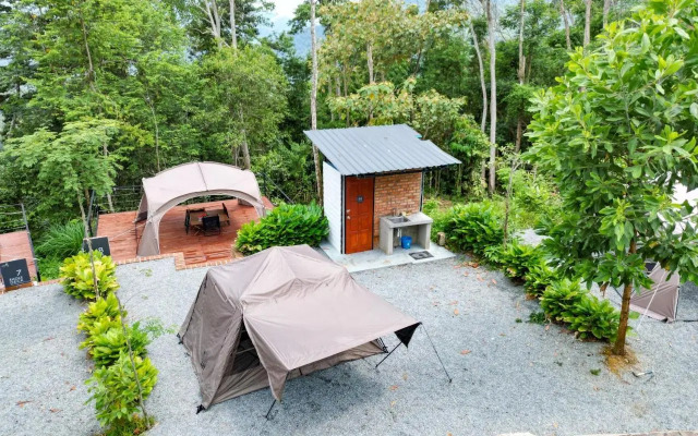 Camp Lù Yīng