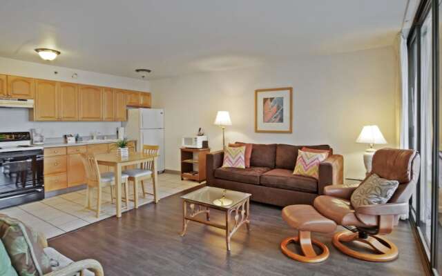 Waikiki Banyan by Darmic