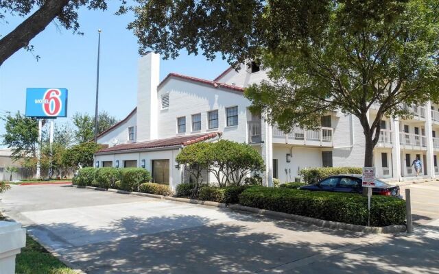 Motel 6